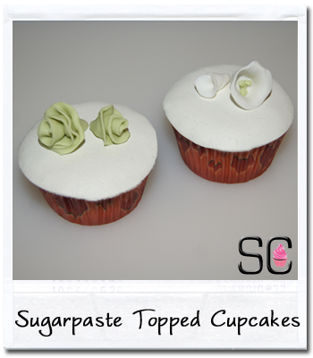 Sugarpaste Flower - Marsepein Topped Cupcakes